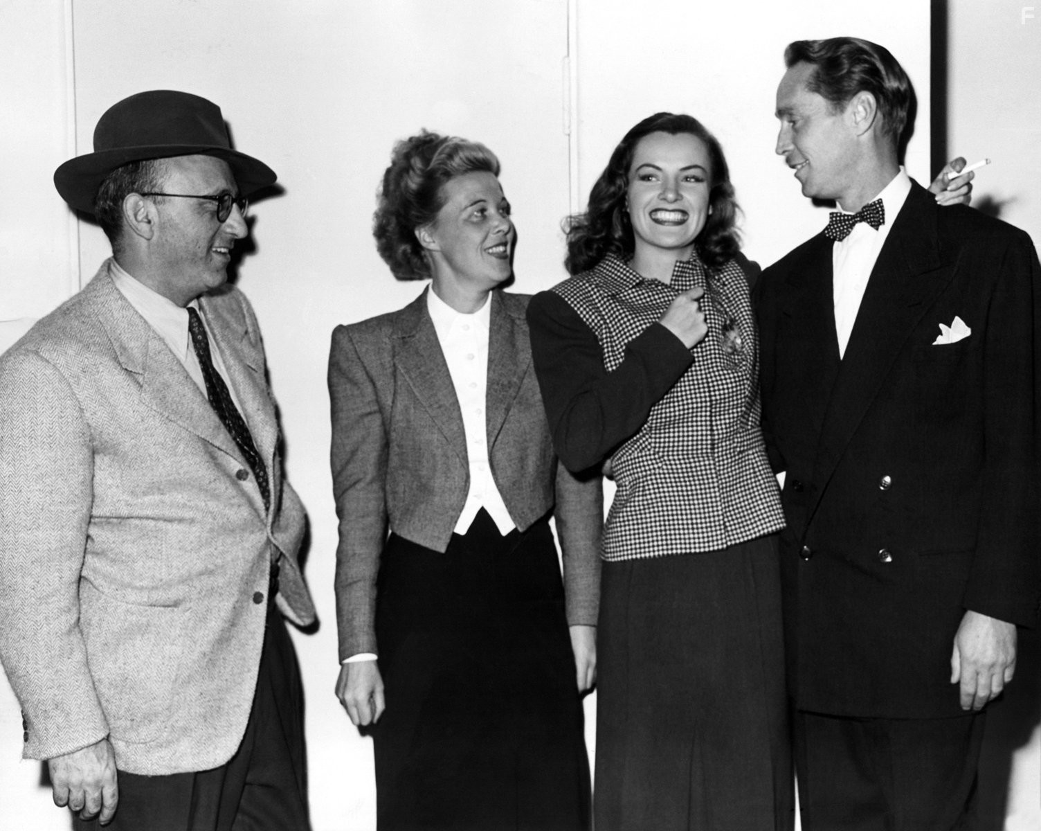 Ella Raines, Robert Siodmak, and Franchot Tone in Леди-призрак (1944)