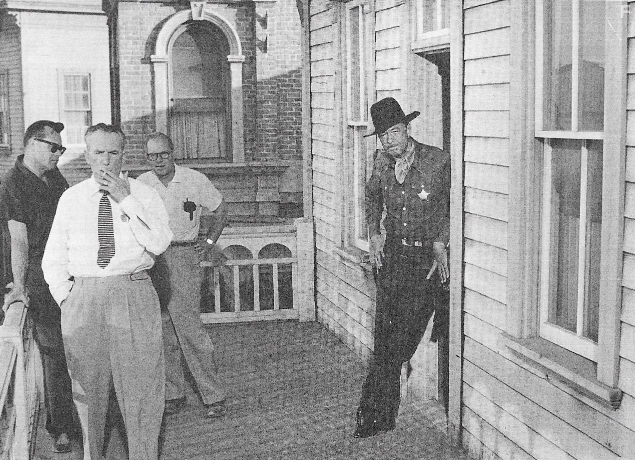 Gary Cooper and Norman Z. McLeod in Псевдоним Джесси Джеймс (1959)