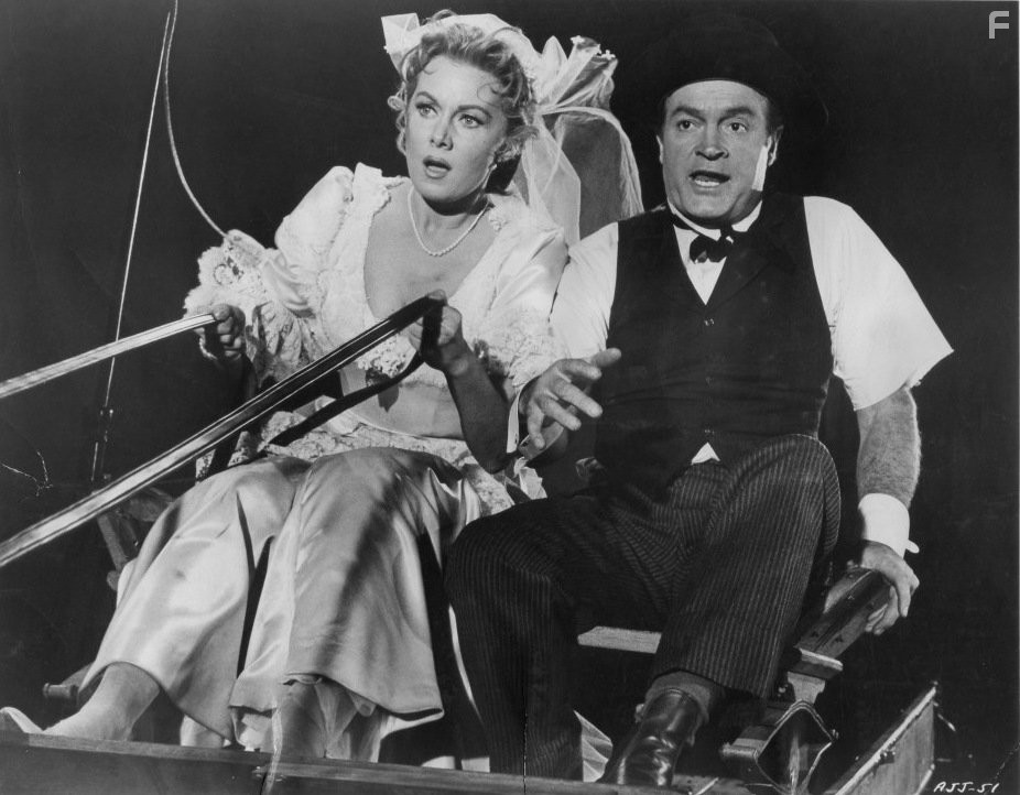 Bob Hope and Rhonda Fleming in Псевдоним Джесси Джеймс (1959)