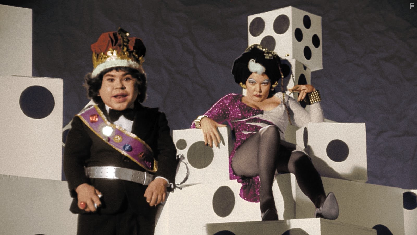 Susan Tyrrell and Herv? Villechaize in Запретная зона (1980)