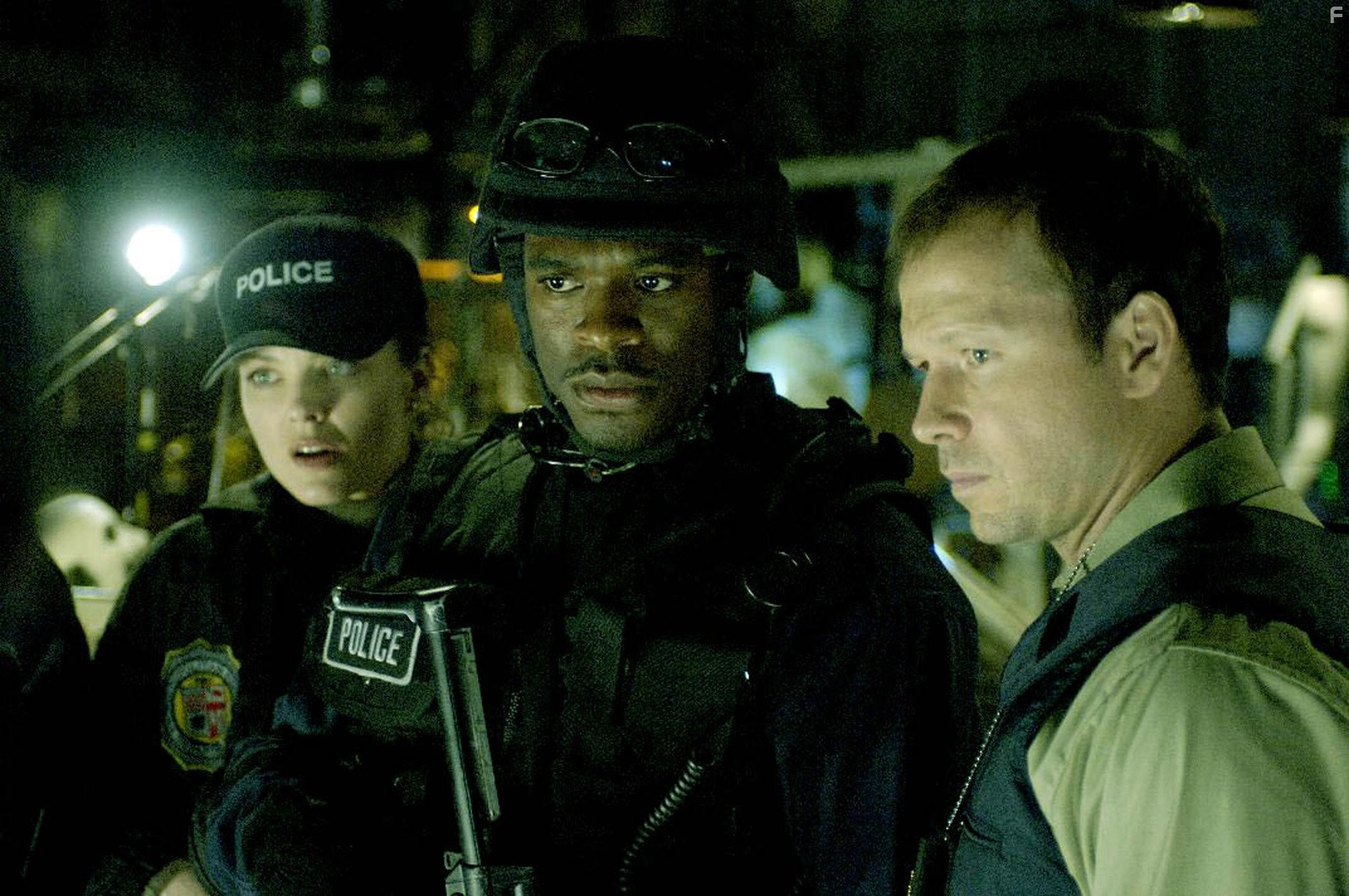 Dina Meyer, Donnie Wahlberg, and Lyriq Bent in Пила 2 (2005)