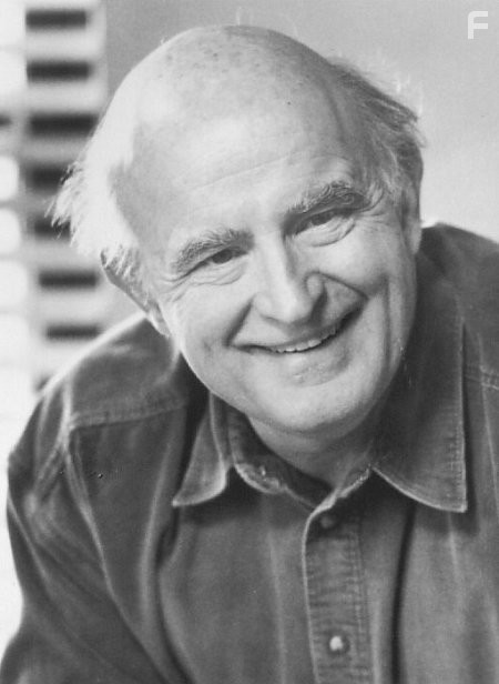 Peter Boyle in Пока ты спал (1995)