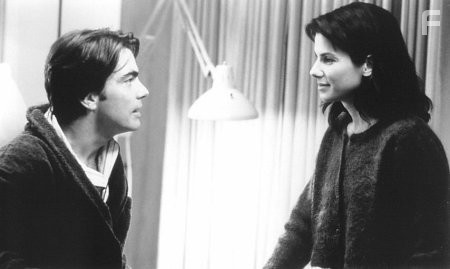 Sandra Bullock and Peter Gallagher in Пока ты спал (1995)