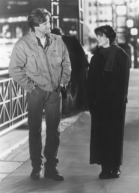 Sandra Bullock and Bill Pullman in Пока ты спал (1995)