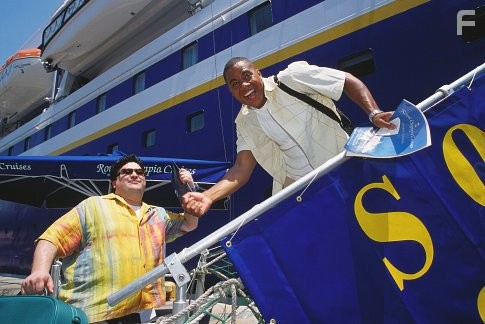 Cuba Gooding Jr. and Horatio Sanz in Морское приключение (2002)