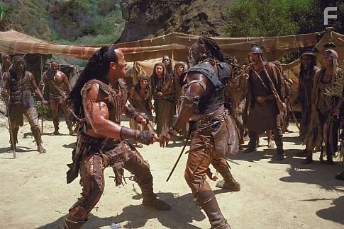 Michael Clarke Duncan and Dwayne Johnson in Царь Скорпионов (2002)