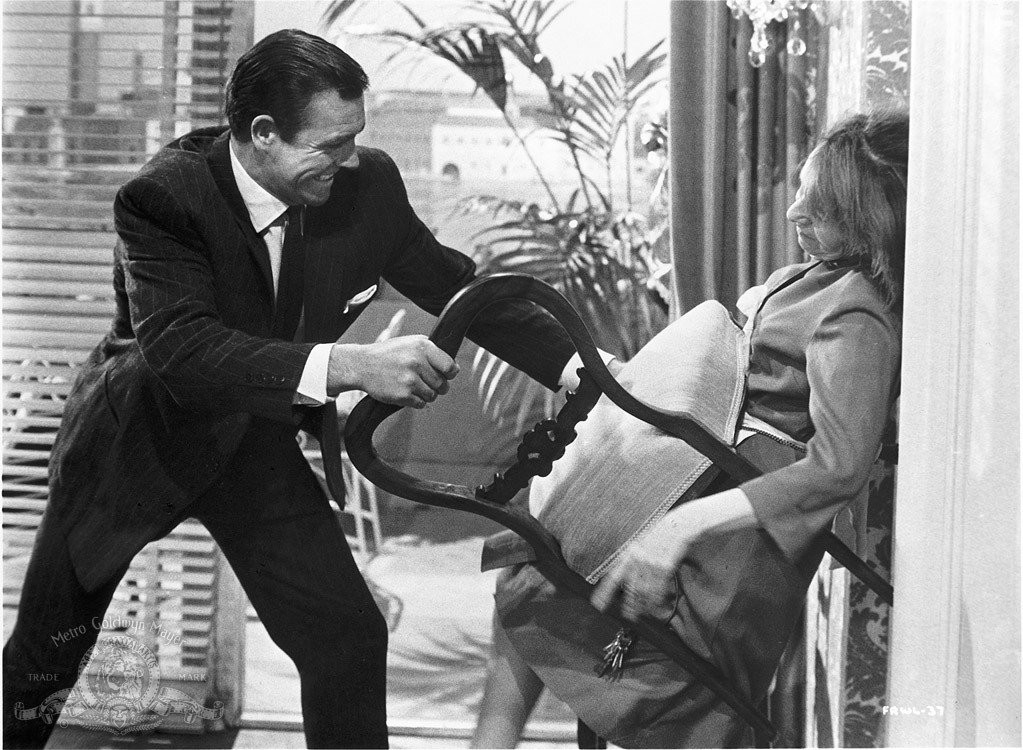 Sean Connery and Lotte Lenya in Из России с любовью (1963)