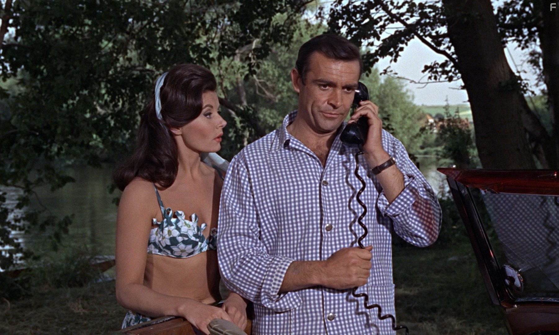 Sean Connery and Eunice Gayson in Из России с любовью (1963)