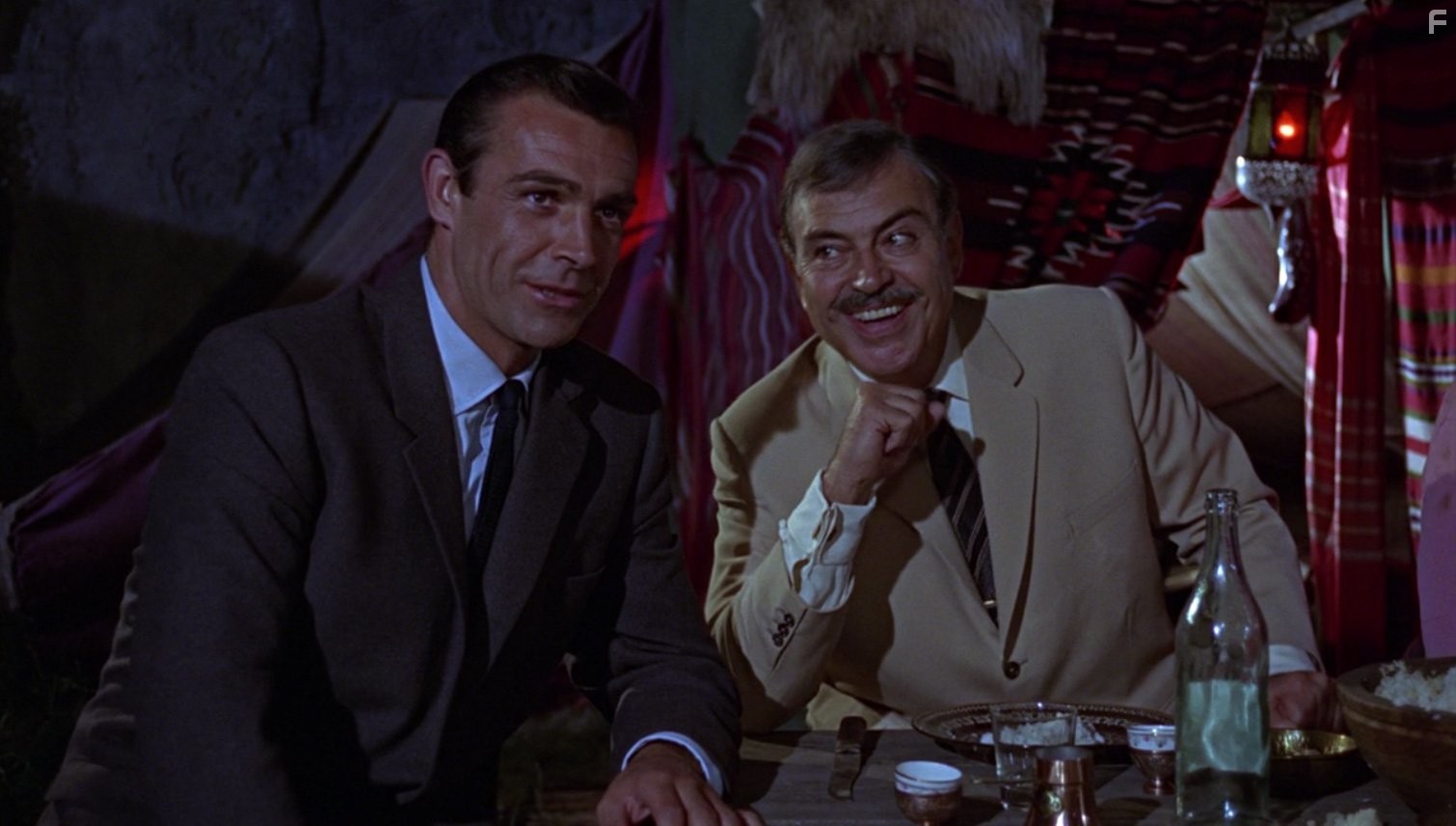 Sean Connery and Pedro Armend?riz in Из России с любовью (1963)