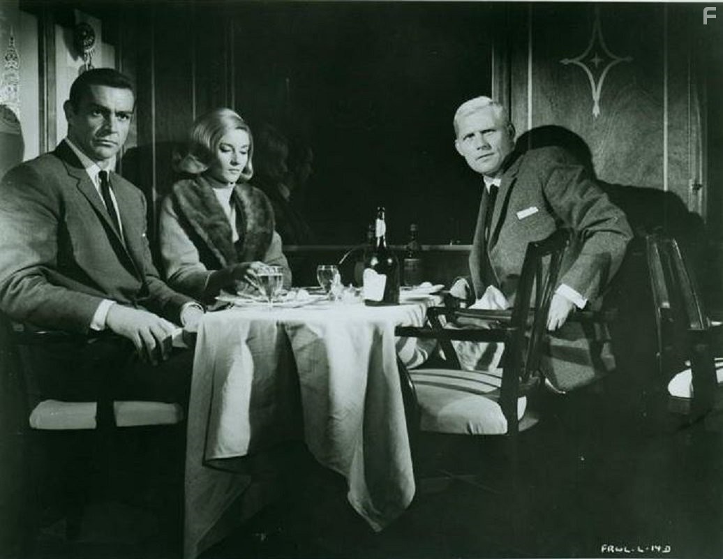 Sean Connery, Daniela Bianchi, and Robert Shaw in Из России с любовью (1963)