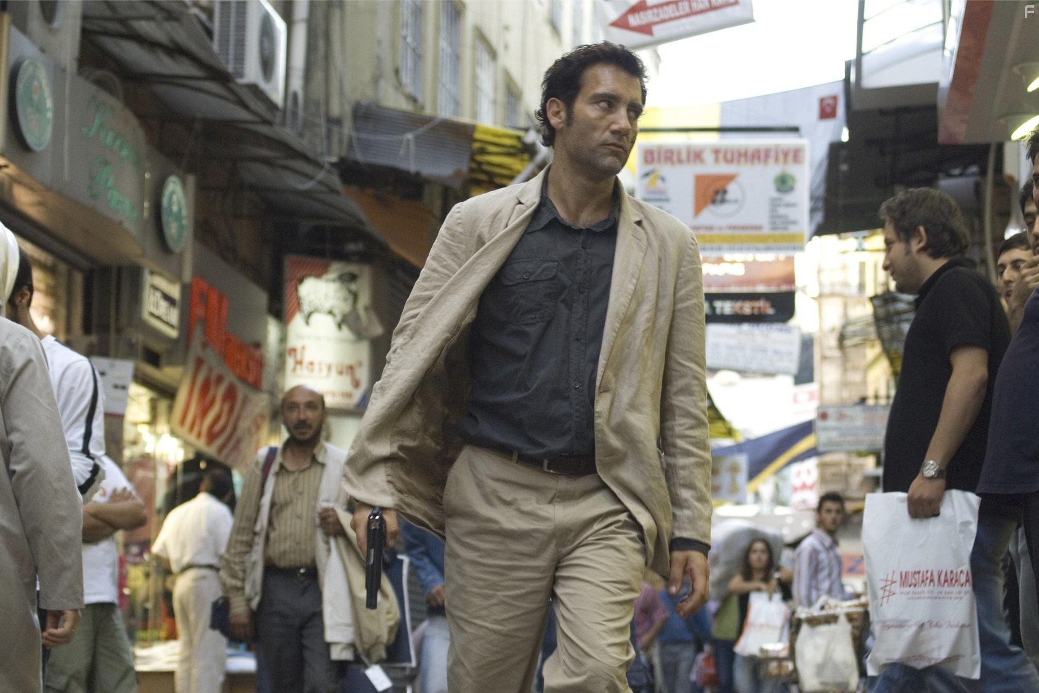 Clive Owen in Интернэшнл (2009)