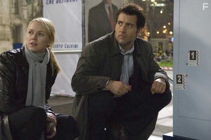 Clive Owen and Naomi Watts in Интернэшнл (2009)