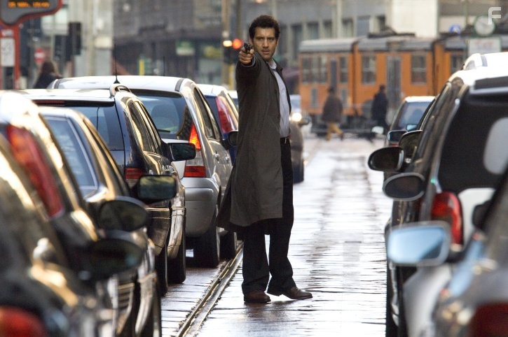 Clive Owen in Интернэшнл (2009)