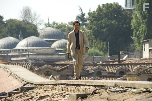 Clive Owen in Интернэшнл (2009)
