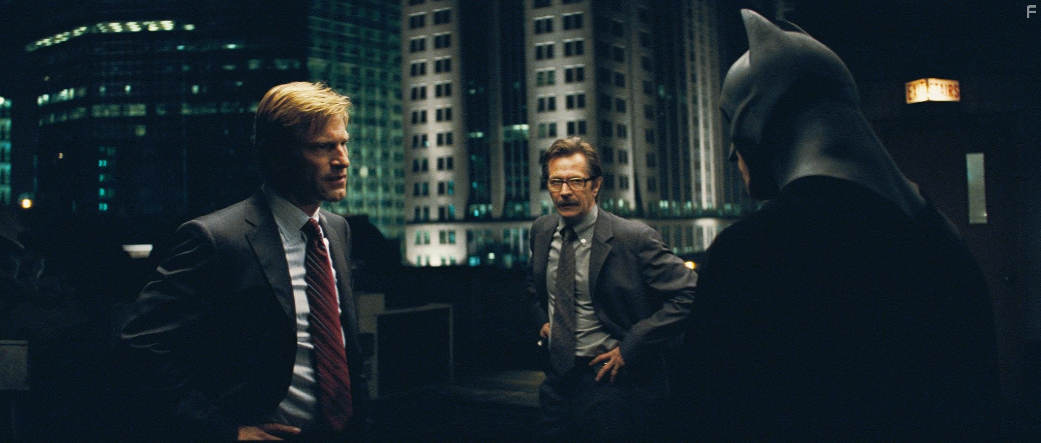 Gary Oldman, Christian Bale, and Aaron Eckhart in Тёмный рыцарь (2008)