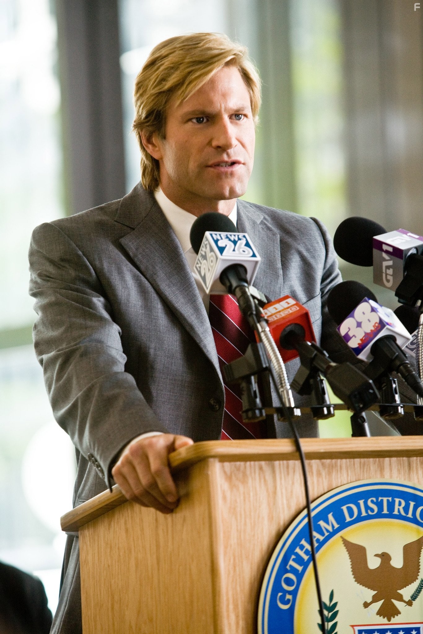 Aaron Eckhart in Тёмный рыцарь (2008)
