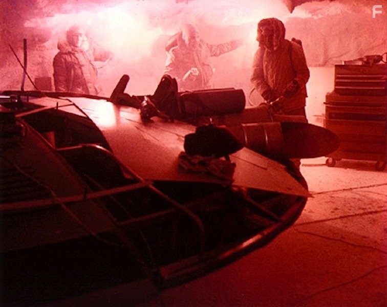 Kurt Russell, T.K. Carter, and Donald Moffat in Нечто (1982)