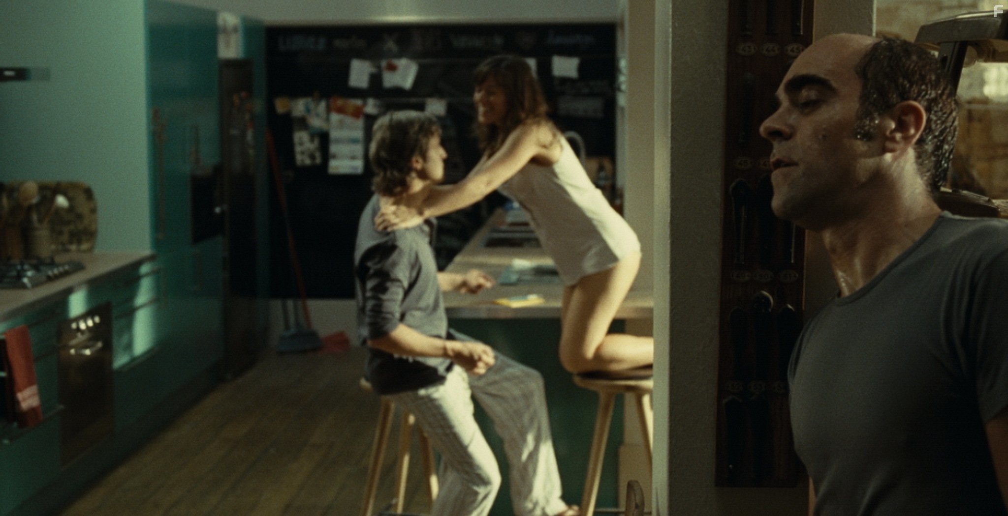 Alberto San Juan, Luis Tosar, and Marta Etura in Крепкий сон (2011)