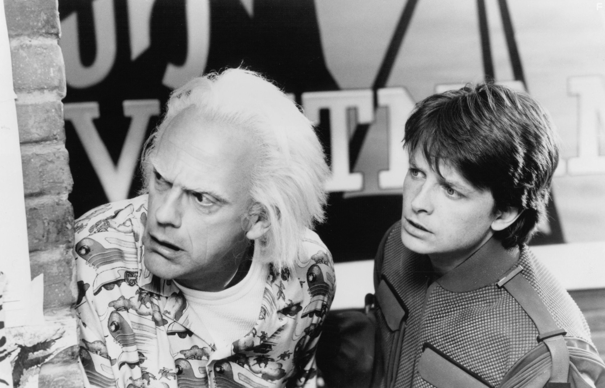 Michael J. Fox and Christopher Lloyd in Назад в будущее II (1989)