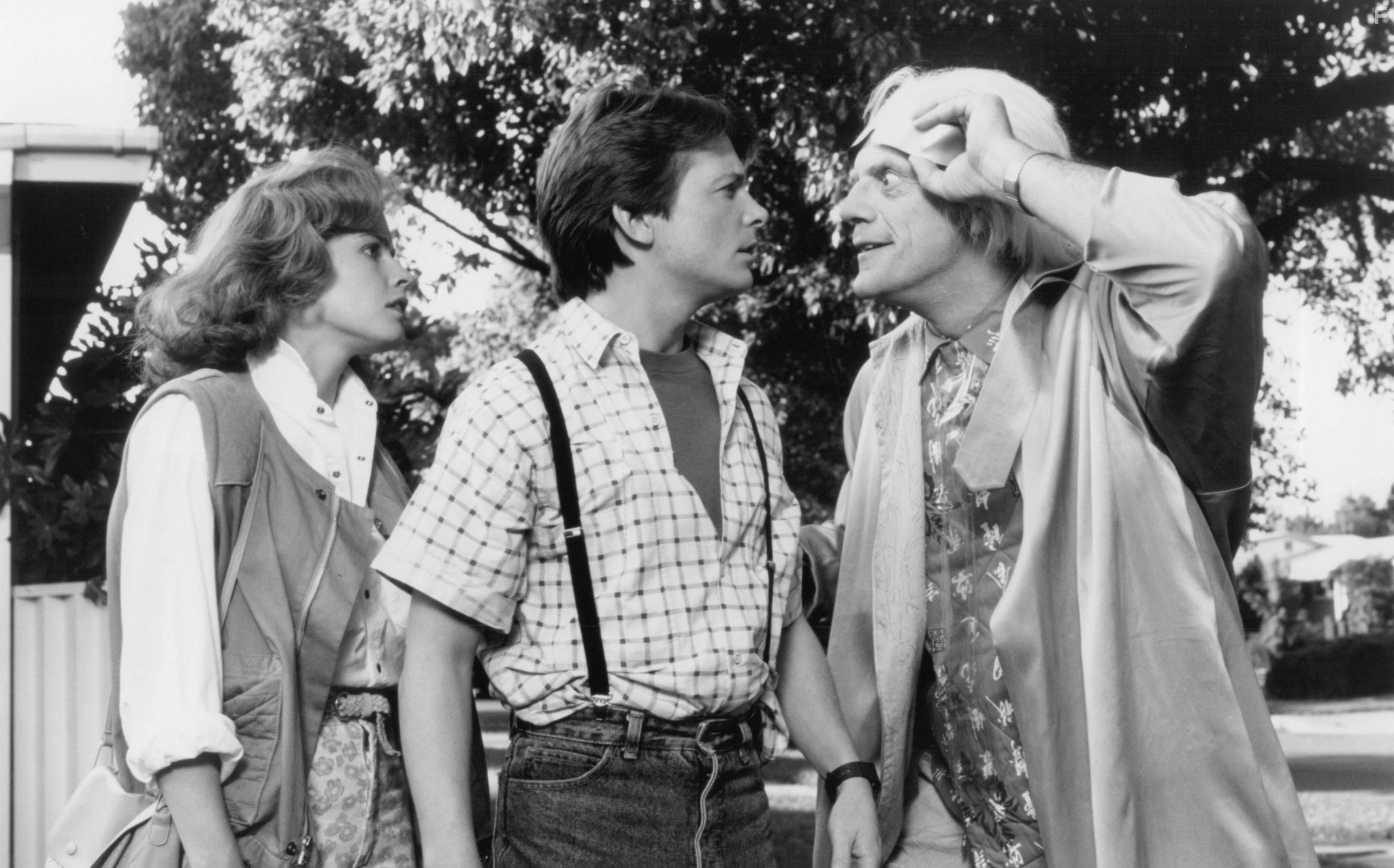 Michael J. Fox, Elisabeth Shue, and Christopher Lloyd in Назад в будущее II (1989)