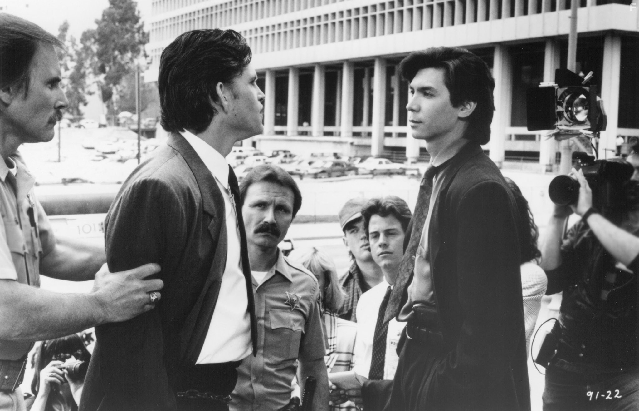 Lou Diamond Phillips, Elizabeth Arlen, Jeff Kober, and Mykelti Williamson in Первая сила (1990)