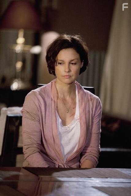 Ashley Judd in Пропавший без вести (2012)