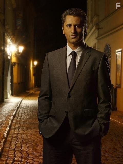 Cliff Curtis in Пропавший без вести (2012)