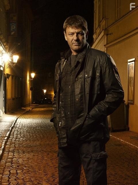 Sean Bean in Пропавший без вести (2012)