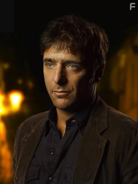 Adriano Giannini in Пропавший без вести (2012)