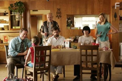 Alan Arkin, Toni Collette, Greg Kinnear, Steve Carell, Paul Dano, and Abigail Breslin in Маленькая Мисс Счастье (2006)