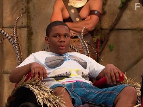 Larramie Doc Shaw in Два короля (2010)