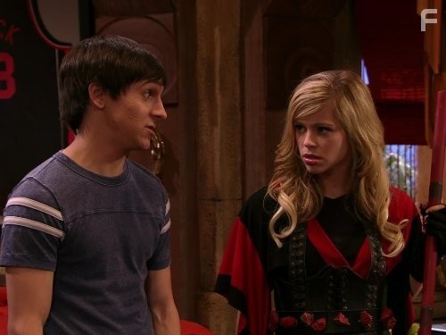 Mitchel Musso and Skyler Vallo in Два короля (2010)