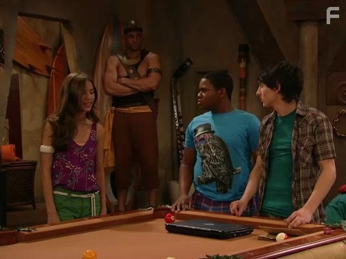 Mitchel Musso, Kelsey Asbille, and Larramie Doc Shaw in Два короля (2010)