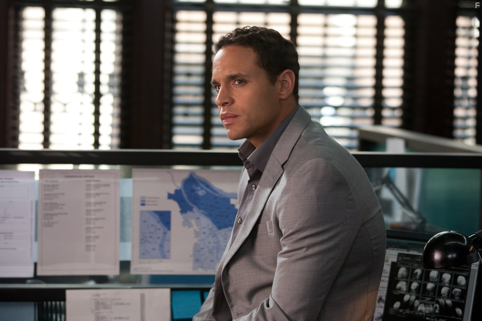 Daniel Sunjata in Игра на выживание (2012)