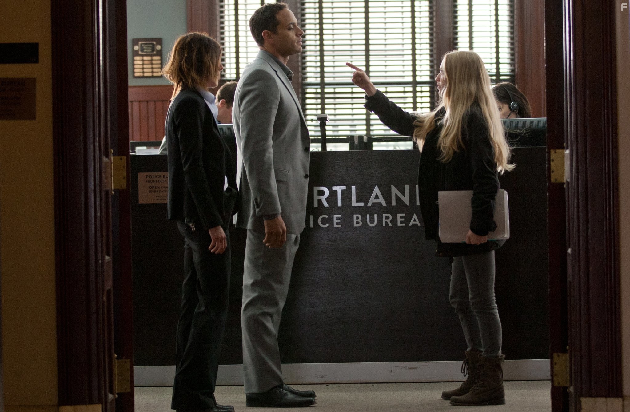 Katherine Moennig, Daniel Sunjata, and Amanda Seyfried in Игра на выживание (2012)