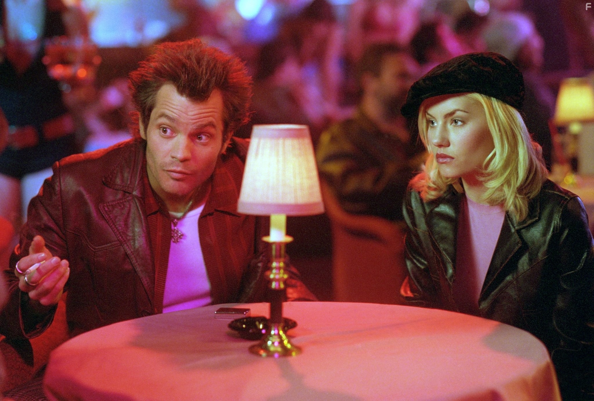 Elisha Cuthbert and Timothy Olyphant in Соседка (2004)