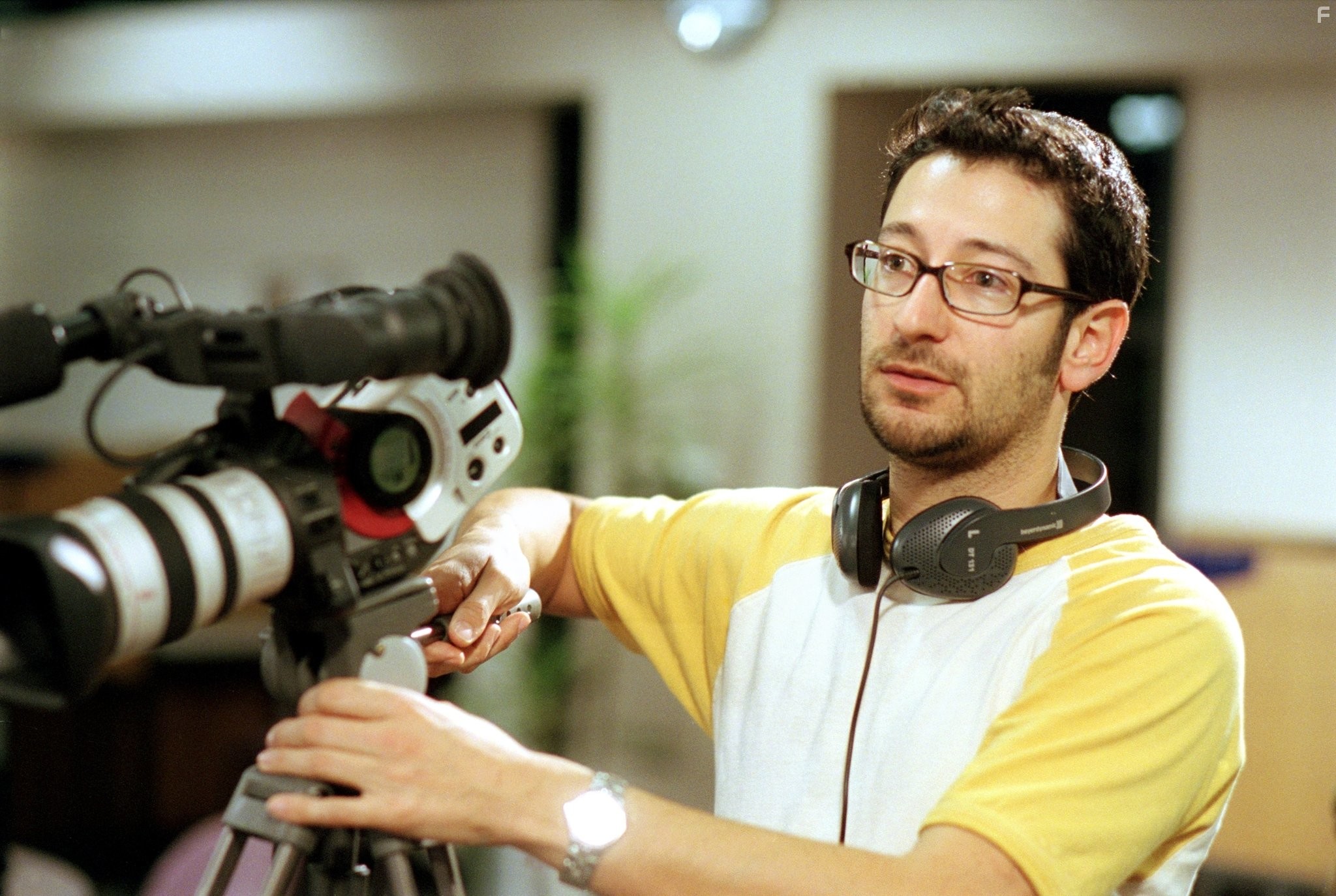 Luke Greenfield in Соседка (2004)