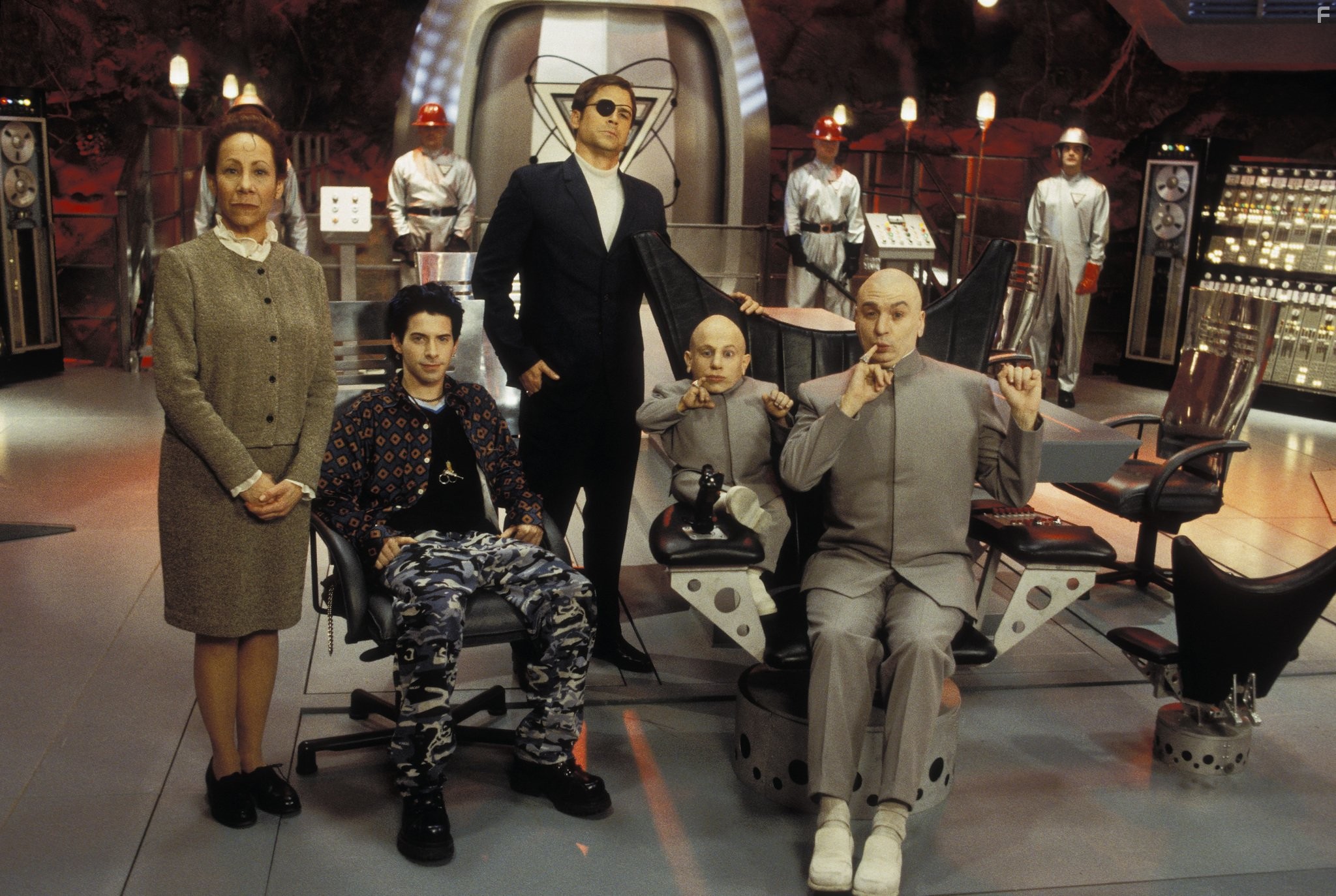 Mike Myers, Rob Lowe, Seth Green, Mindy Sterling, and Verne Troyer in Остин Пауэрс: Шпион, который меня соблазнил (1999)