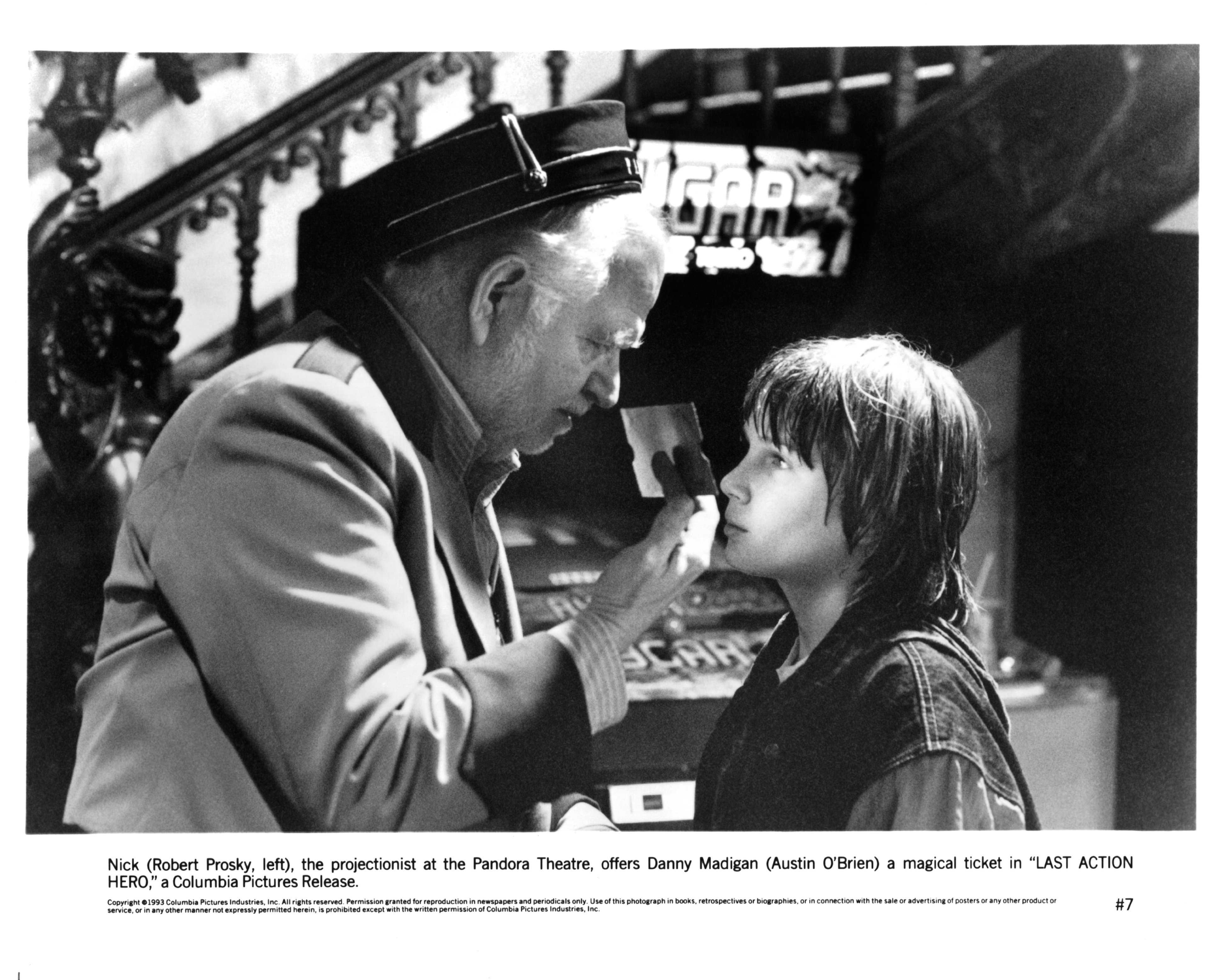 Austin O'Brien and Robert Prosky in Последний киногерой (1993)
