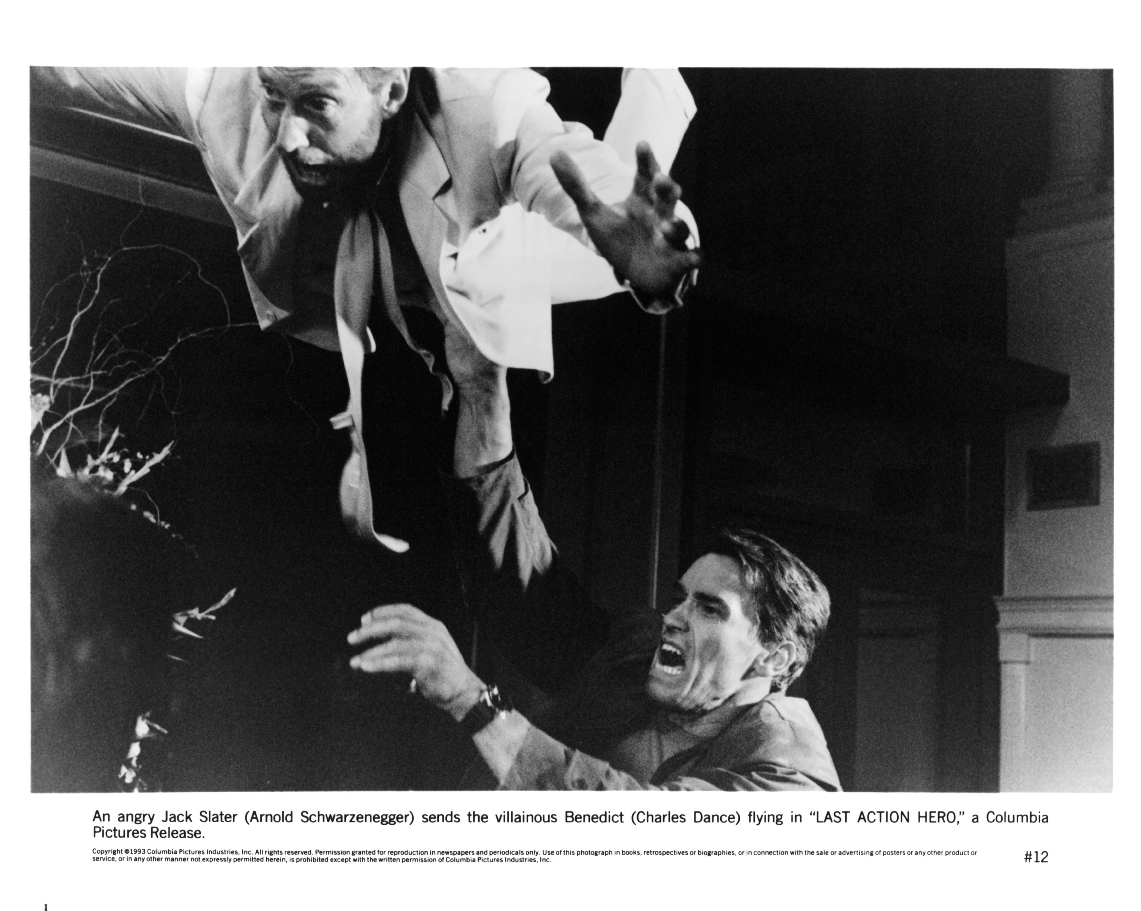 Arnold Schwarzenegger and Charles Dance in Последний киногерой (1993)