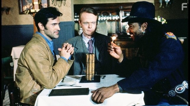Bruce Campbell, Julius Carry, and Christian Clemenson in Приключения Бриско Каунти-младшего (1993)