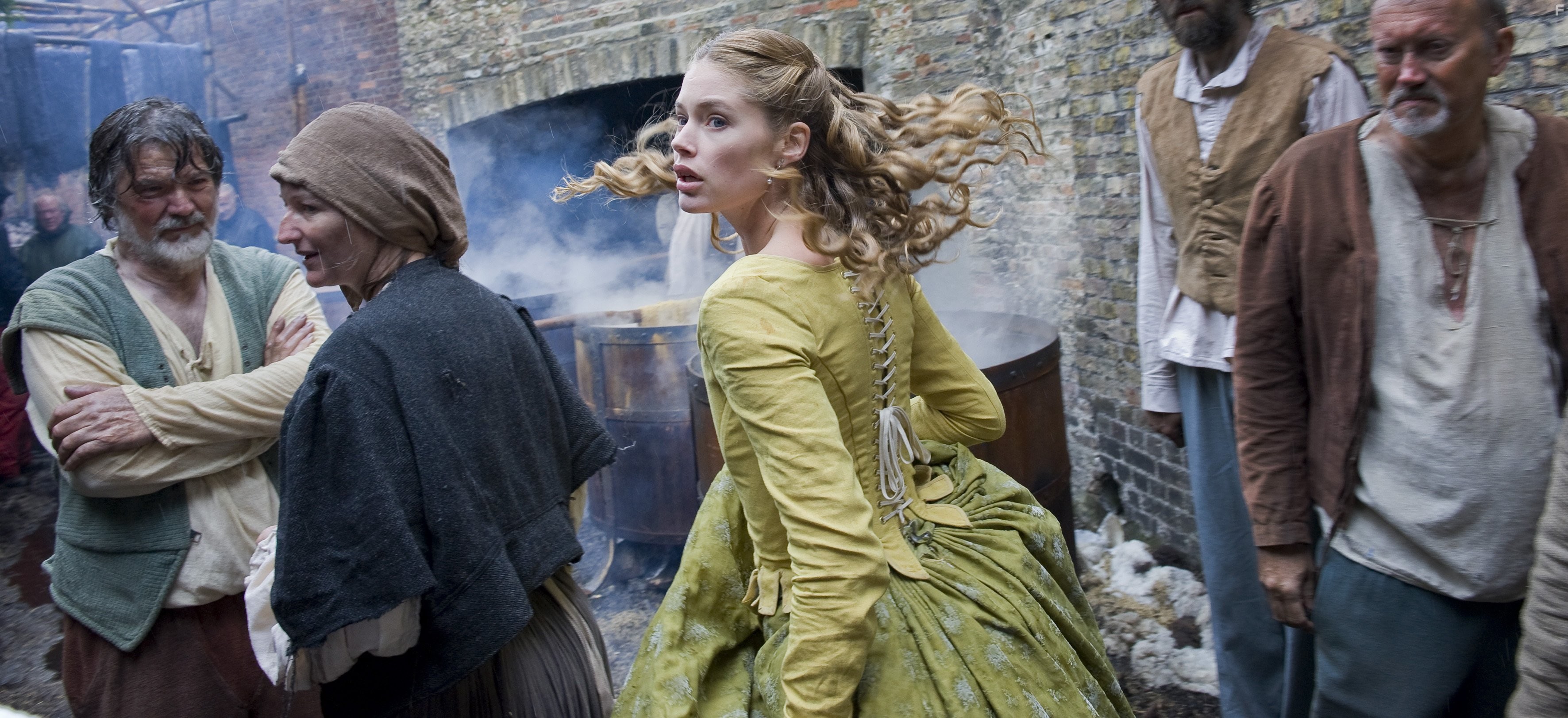 Doutzen Kroes in Новая земля (2011)