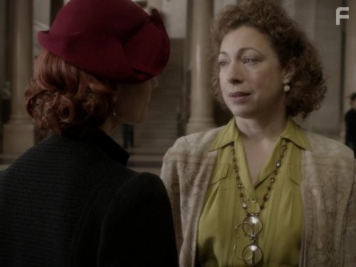 Alex Kingston in Вверх и вниз по лестнице (2010)
