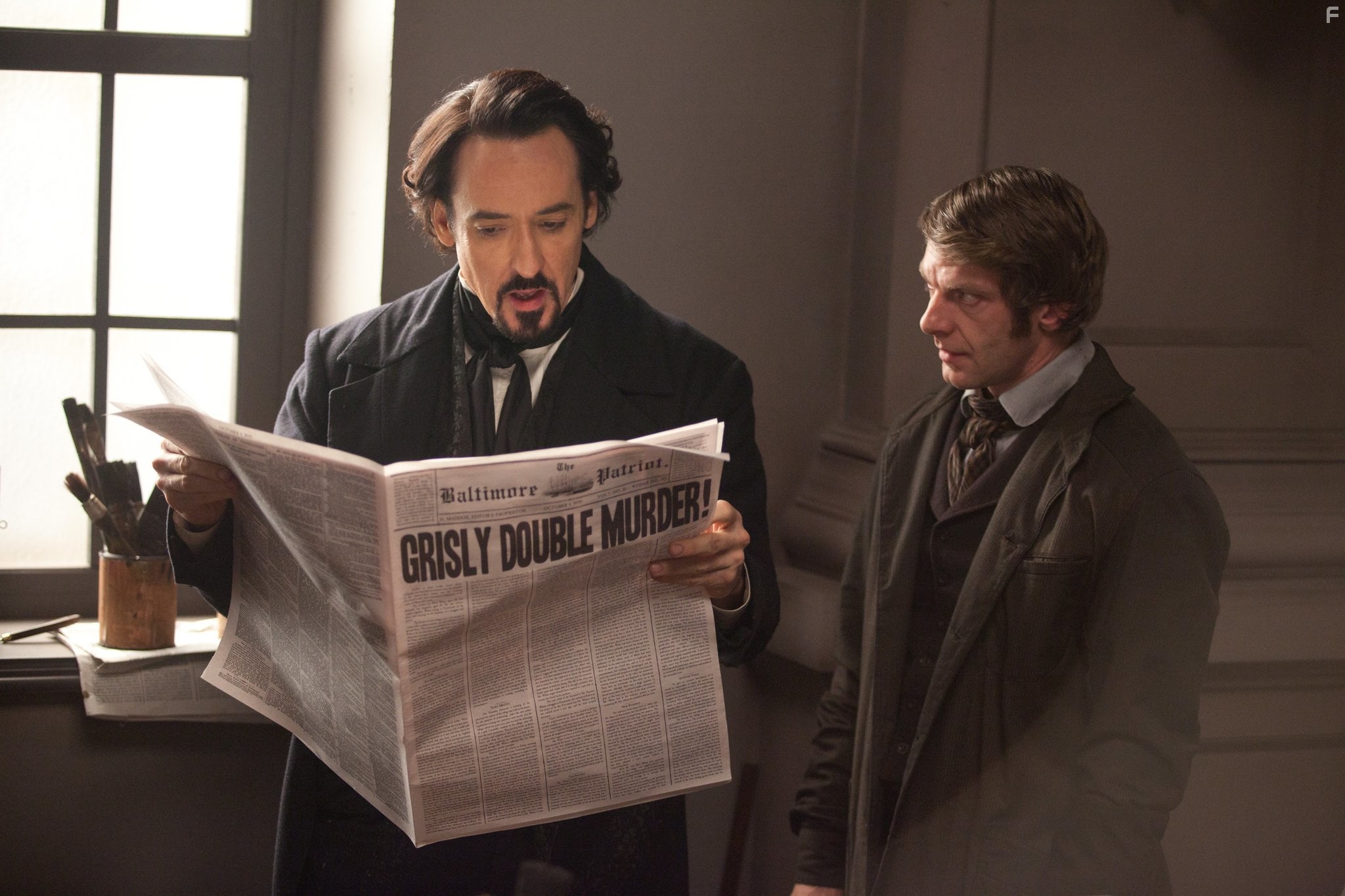 John Cusack and Sam Hazeldine in Ворон (2012)