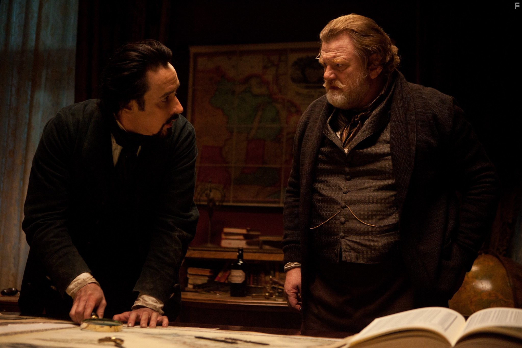 John Cusack and Brendan Gleeson in Ворон (2012)