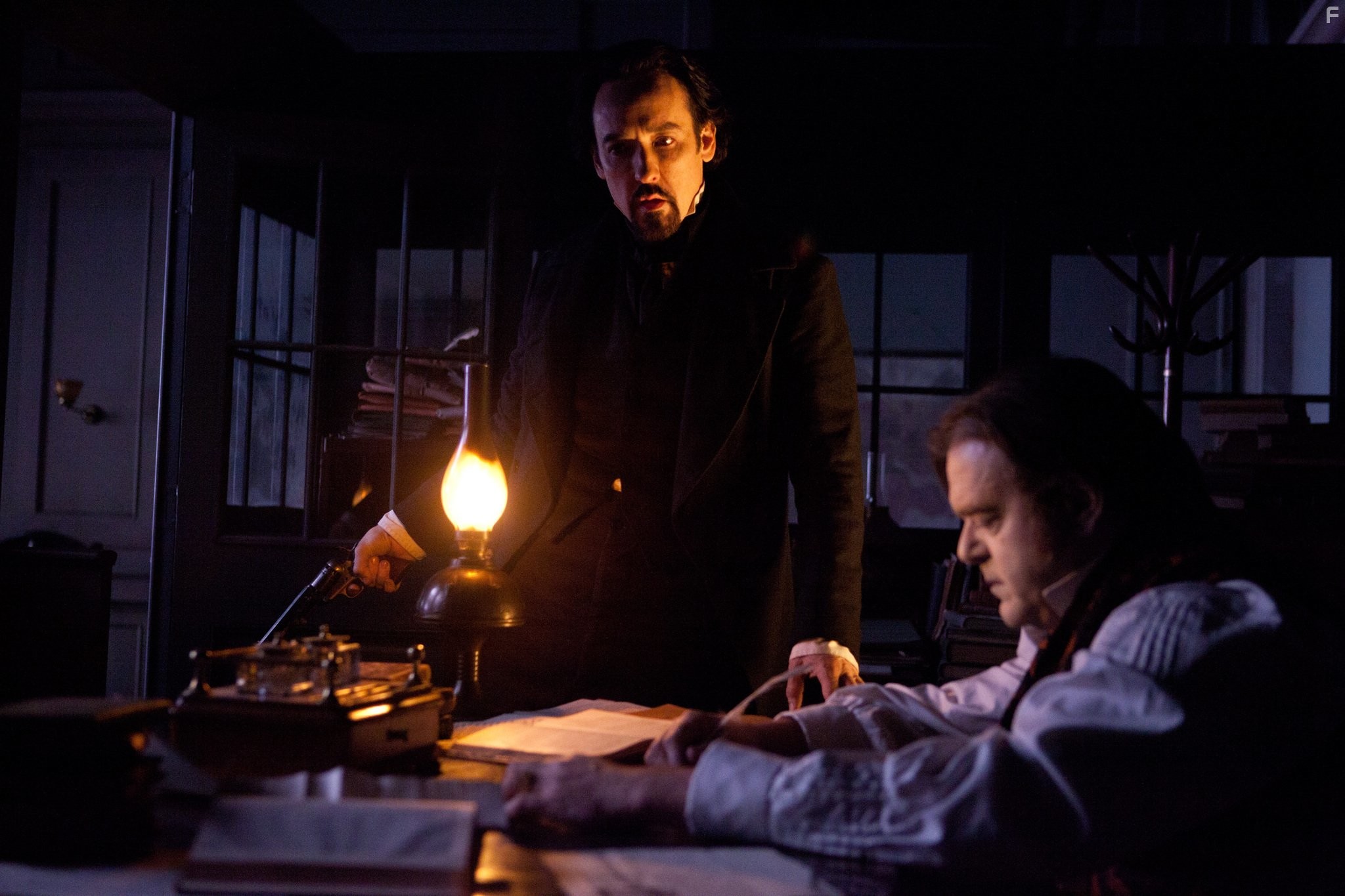 John Cusack and Kevin McNally in Ворон (2012)