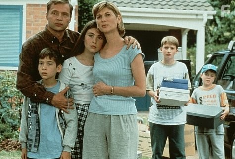 Cristina Barget, Erik Cazals De Fabel, Gregory Diallo, Georges Du Fresne, Mich?le Laroque, and Jean-Philippe ?coffey in Моя жизнь в розовом цвете (1997)