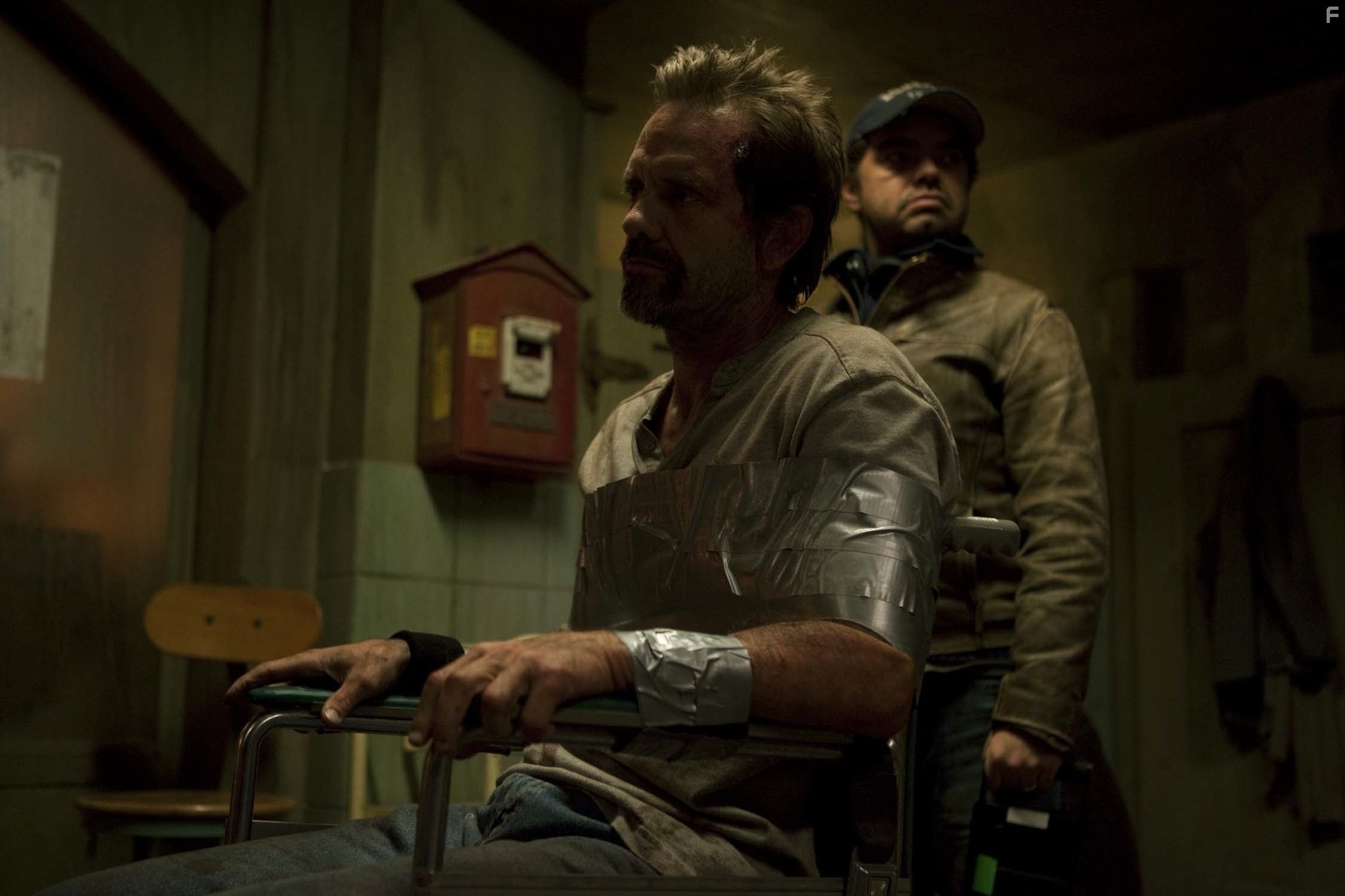 Michael Biehn and Xavier Gens in Разделитель (2011)