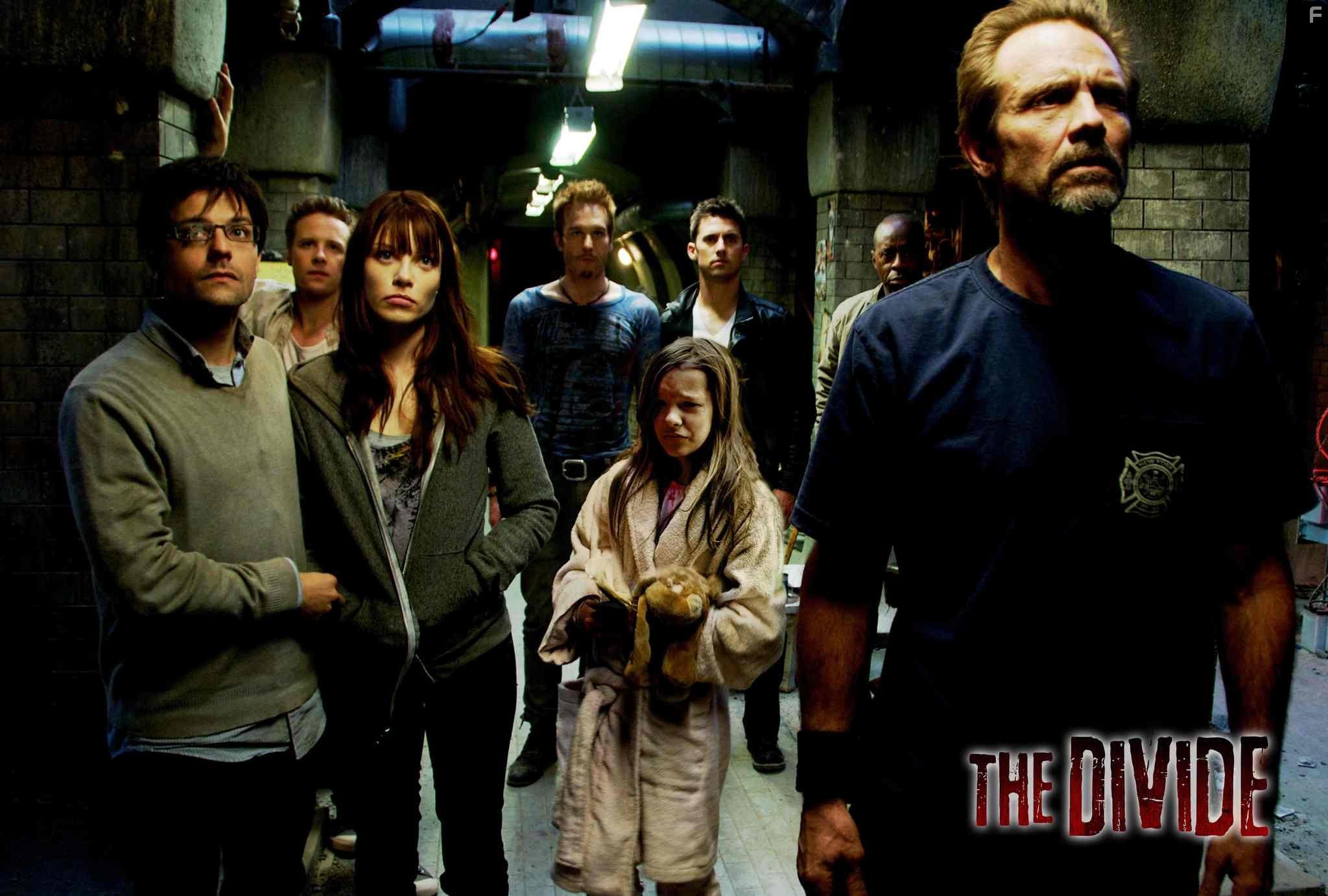 Michael Biehn, Courtney B. Vance, Lauren German, Milo Ventimiglia, Michael Eklund, and Ashton Holmes in Разделитель (2011)