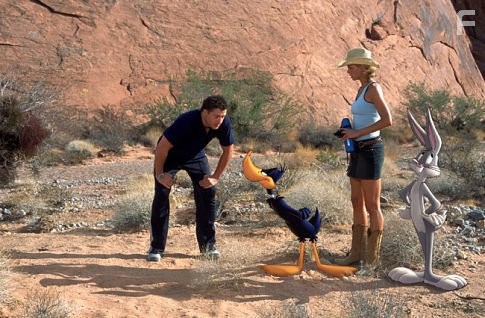 Brendan Fraser and Jenna Elfman in Луни Тюнз: Снова в деле (2003)